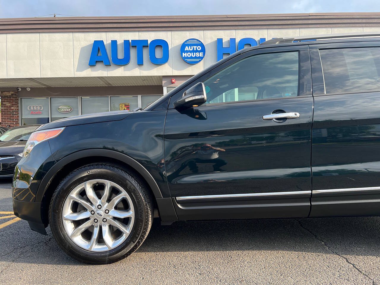 Used 2015 Ford Explorer XLT w/ Equipment Group 202A FWD image 40