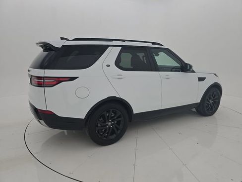 Used 2020 Land Rover Discovery Landmark image 4