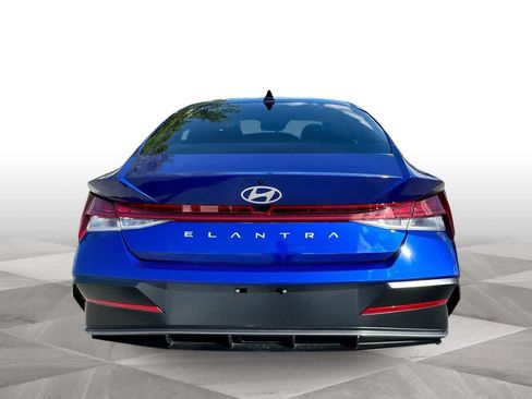Used 2024 Hyundai Elantra SEL w/ Convenience Package FWD image 7