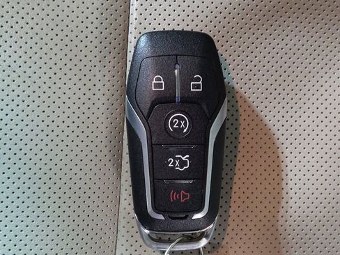 Used 2017 Ford Explorer Platinum image 32