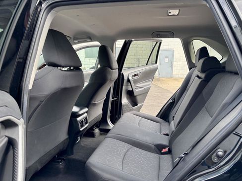 Used 2021 Toyota RAV4 XLE AWD/4WD image 14