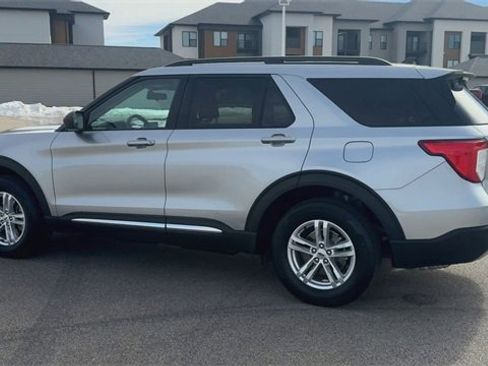 Used 2021 Ford Explorer XLT w/ Equipment Group 202A image 6