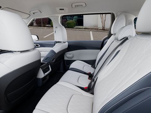 New 2026 Kia Carnival EX image 18