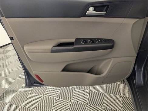 Used 2020 Kia Sportage LX image 10
