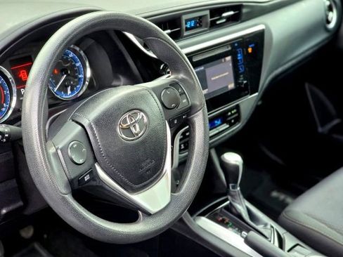 Used 2019 Toyota Corolla LE image 11