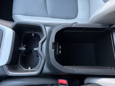 Used 2023 Toyota RAV4 XLE Premium image 17