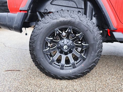 Used 2018 Jeep Wrangler Unlimited Sahara image 32