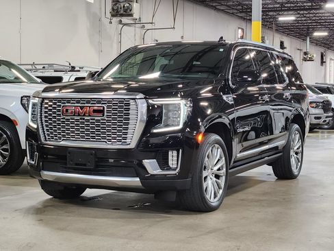 Used 2023 GMC Yukon Denali w/ Advanced Technology Package AWD/4WD image 4