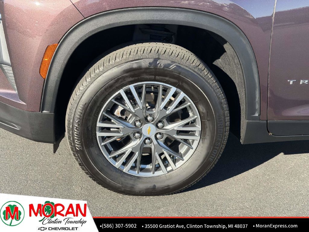 Used 2024 Chevrolet Traverse LT w/ LPO, Floor Liner Package FWD image 10
