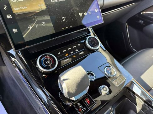 Used 2023 Land Rover Range Rover Sport SE Dynamic image 17