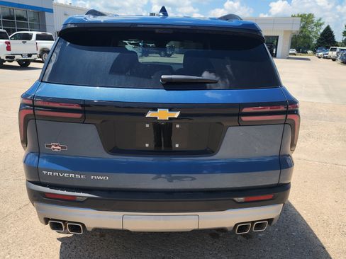 Used 2026 Chevrolet Traverse LT w/ Sun and Wheel Package AWD/4WD image 7