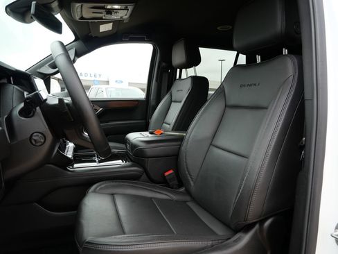Used 2025 GMC Yukon Denali AWD/4WD image 19
