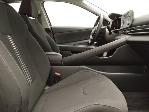 Used 2022 Hyundai Elantra SEL image 21