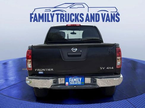 Used 2017 Nissan Frontier SV image 4