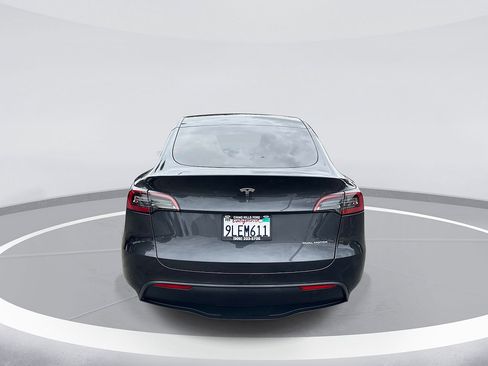 Used 2024 Tesla Model Y Long Range AWD/4WD image 5