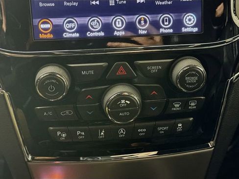 Used 2020 Jeep Grand Cherokee Overland image 15