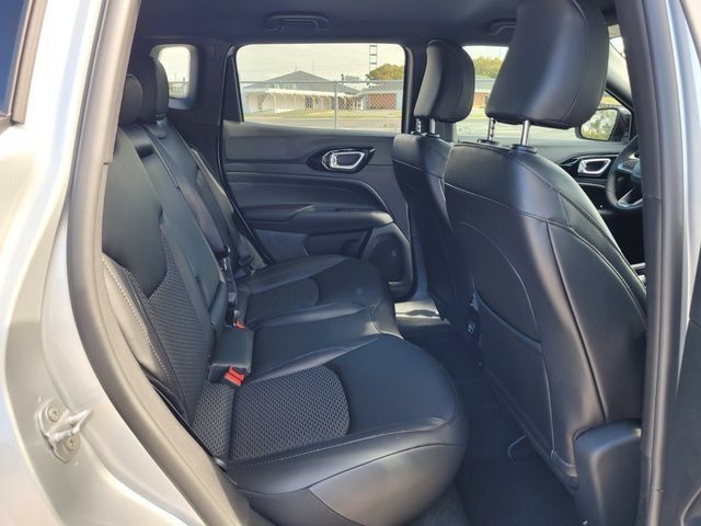 Used 2026 Jeep Compass Latitude AWD/4WD image 15
