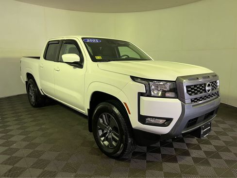 Used 2025 Nissan Frontier SV w/ SV Convenience Package AWD/4WD image 1