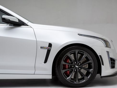 Used 2019 Cadillac CTS V w/ Carbon Fiber Package image 38