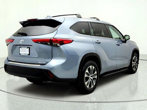 Used 2023 Toyota Highlander XLE AWD/4WD image 5