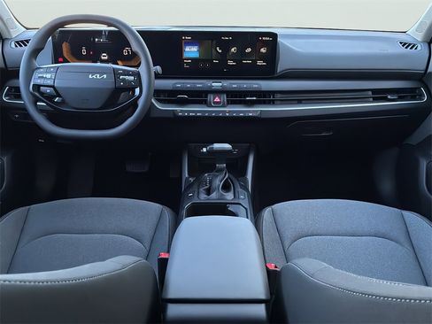 New 2025 Kia K4 LXS image 18