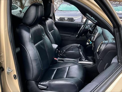 Used 2020 Toyota Tacoma TRD Off-Road image 7