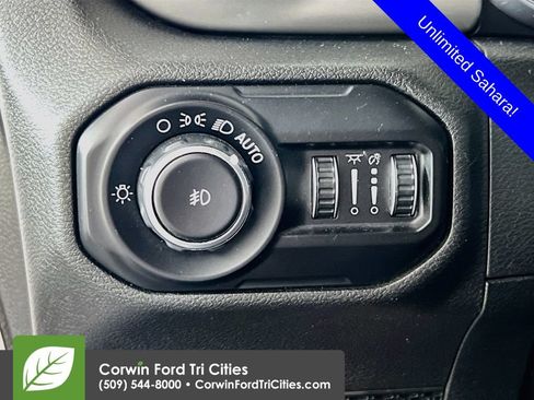 Used 2020 Jeep Wrangler Unlimited Sahara AWD/4WD image 19