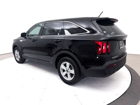 Used 2023 Kia Sorento LX FWD image 16