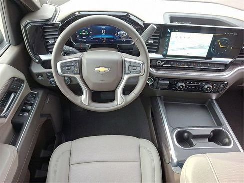 Used 2025 Chevrolet Silverado 2500 LTZ w/ LTZ Plus Package image 11