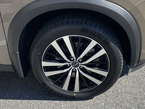 Used 2023 Nissan Pathfinder Platinum image 11