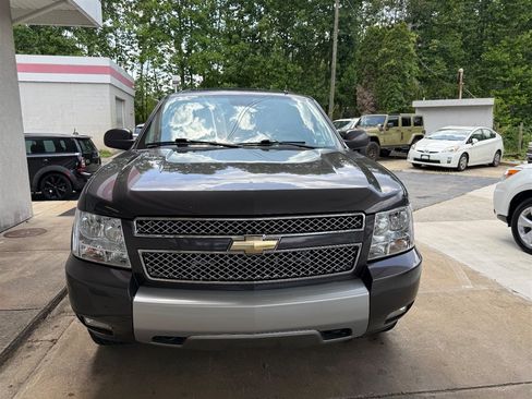 Used 2011 Chevrolet Suburban LT w/ Luxury Package AWD/4WD image 17