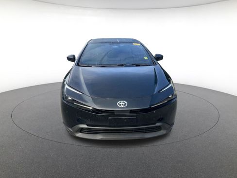 Used 2024 Toyota Prius LE FWD image 2