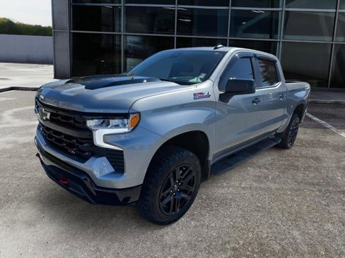 Used 2024 Chevrolet Silverado 1500 LT Trail Boss w/ Convenience Package II image 3