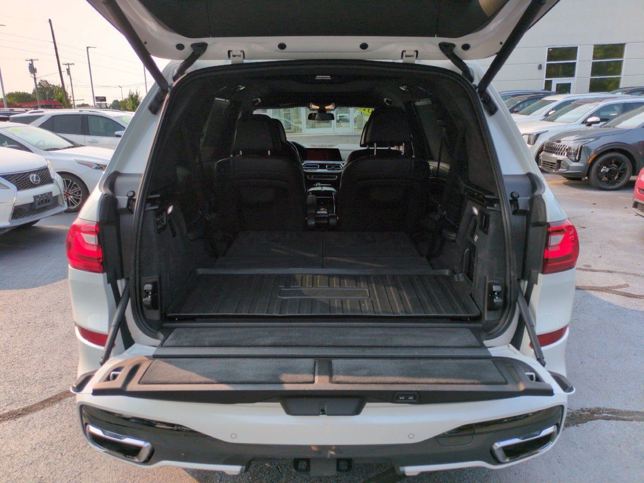 Used 2019 BMW X7 xDrive50i w/ M Sport Package AWD/4WD image 27