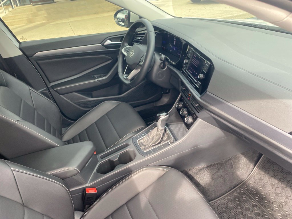 Used 2024 Volkswagen Jetta SE w/ Panoramic Sunroof Package FWD image 19