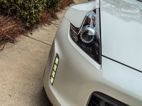 Used 2020 Nissan 370Z Coupe image 12