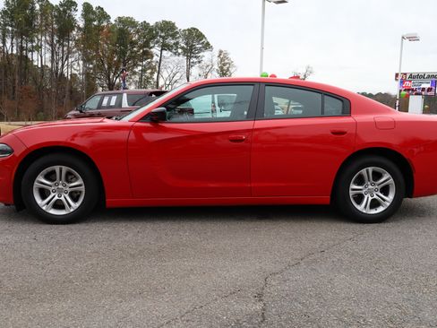 Used 2023 Dodge Charger SXT image 2