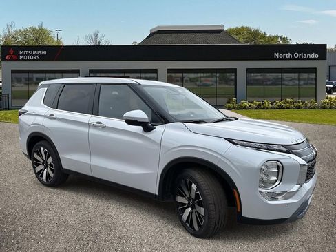 New 2026 Mitsubishi Outlander SE FWD image 2