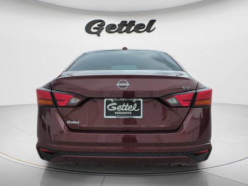 Used 2024 Nissan Altima 2.5 SV FWD image 6