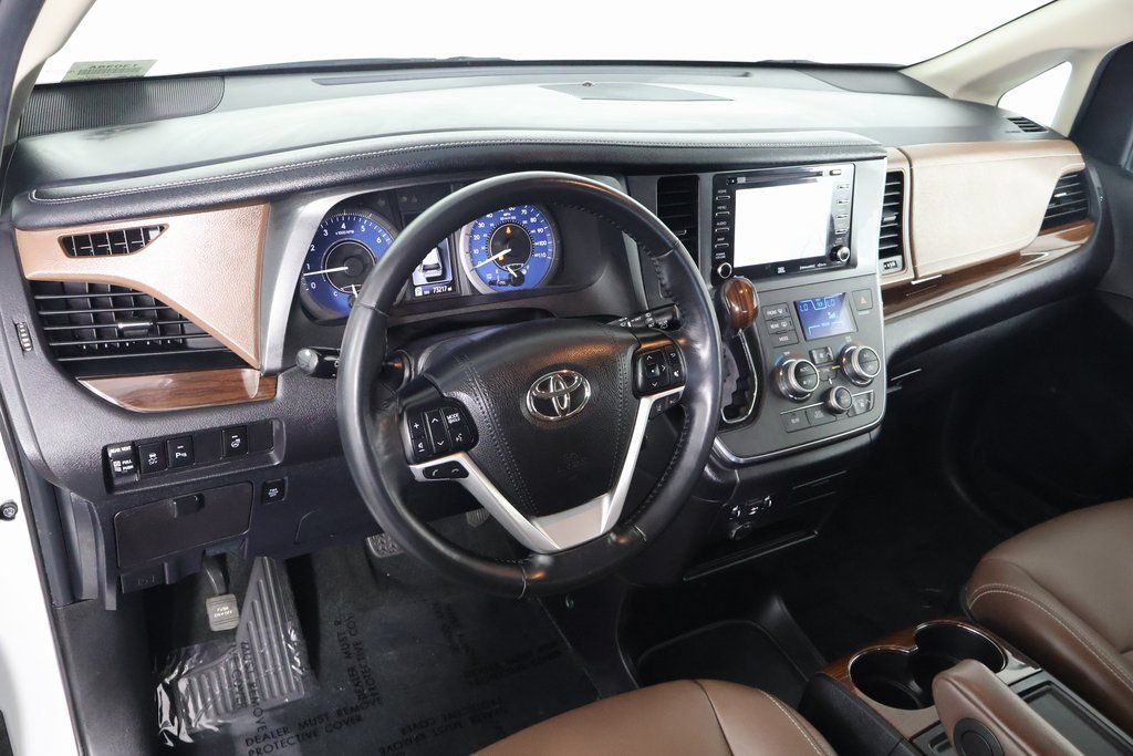 Used 2019 Toyota Sienna Limited AWD/4WD image 7
