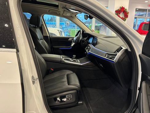 Used 2022 BMW X7 xDrive40i w/ Luxury Seating Package image 25