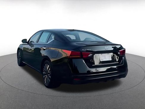 Used 2025 Nissan Altima 2.5 SV FWD image 10