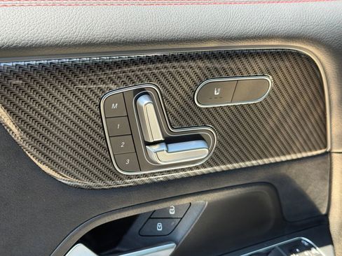Used 2025 Mercedes-Benz GLB 35 AMG 4MATIC image 23