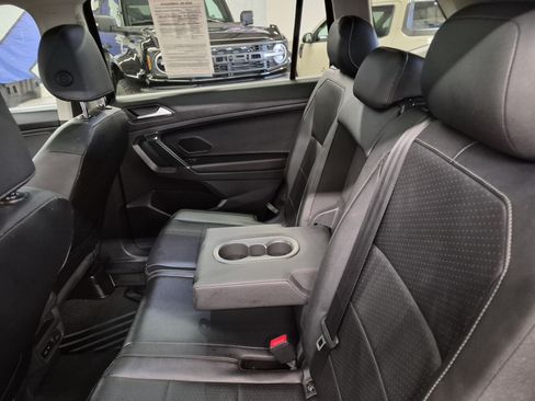 Used 2020 Volkswagen Tiguan SEL FWD image 16