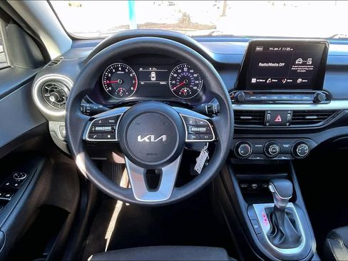 Used 2024 Kia Forte LXS w/ LXS Technology Package image 5