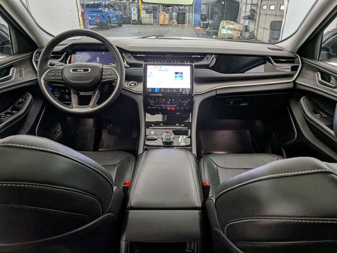 Used 2022 Jeep Grand Cherokee Limited 4xe w/ Luxury Tech Group II image 16