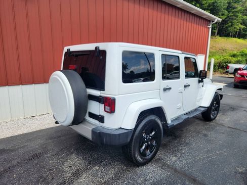 Used 2017 Jeep Wrangler Unlimited Sahara w/ Connectivity Group AWD/4WD image 7