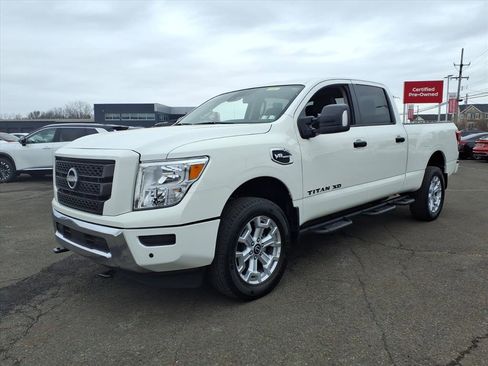 Certified 2024 Nissan Titan SV w/ SV Convenience Package image 8