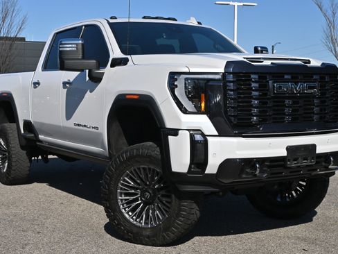 Used 2024 GMC Sierra 3500 Denali Ultimate image 2