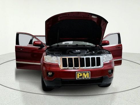 Used 2013 Jeep Grand Cherokee Laredo w/ Laredo E Group AWD/4WD image 9
